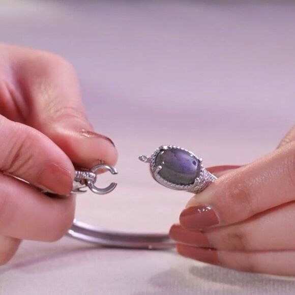 Malagasy Labradorite 7.10 ctw Silver Bangle Bracelet in Elephant Design 7.25 In - Picture 3 of 6